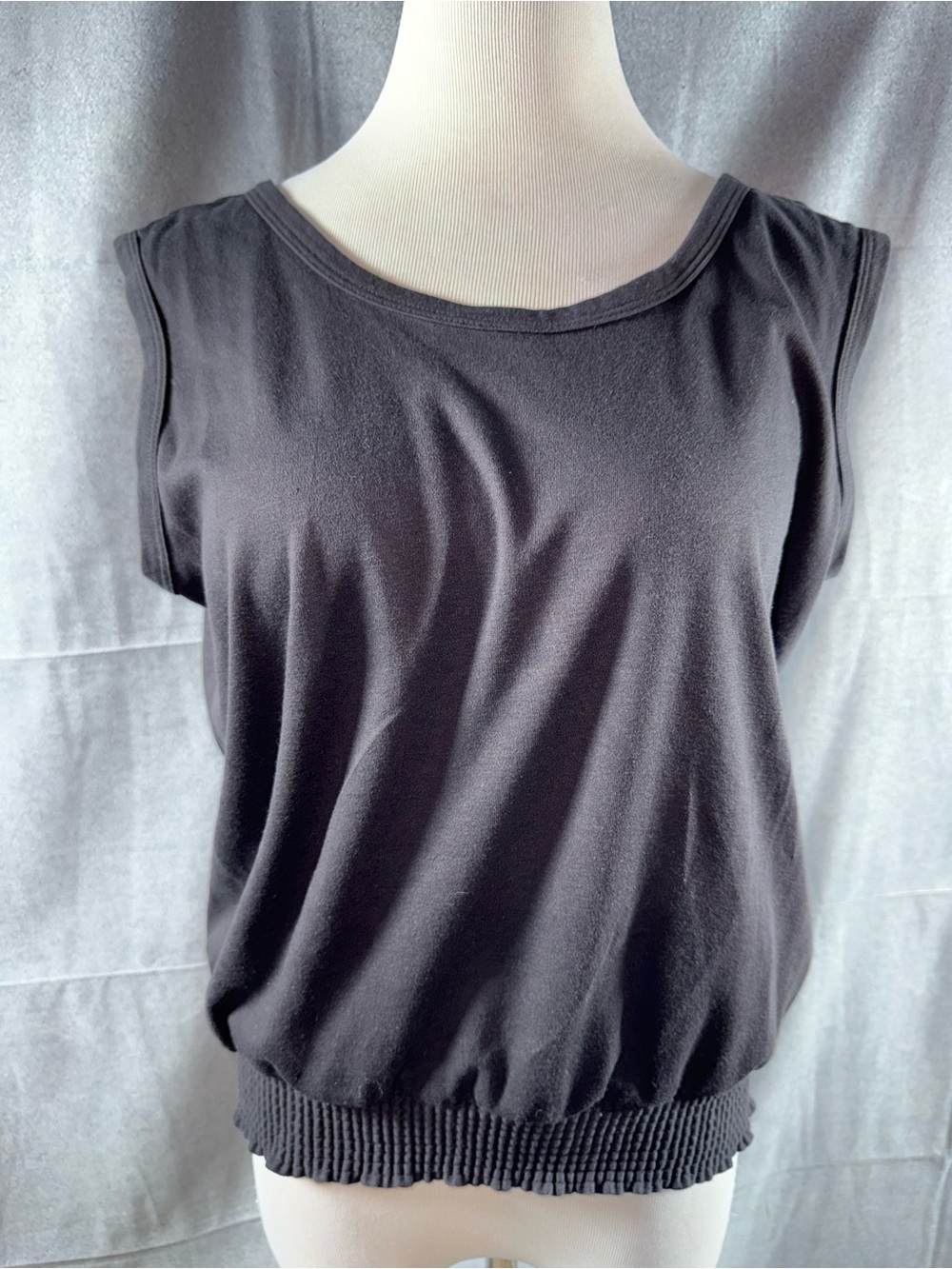 2736-Vicki Wayne Vintage Women's Black Ribbed-Hem Tank Top
